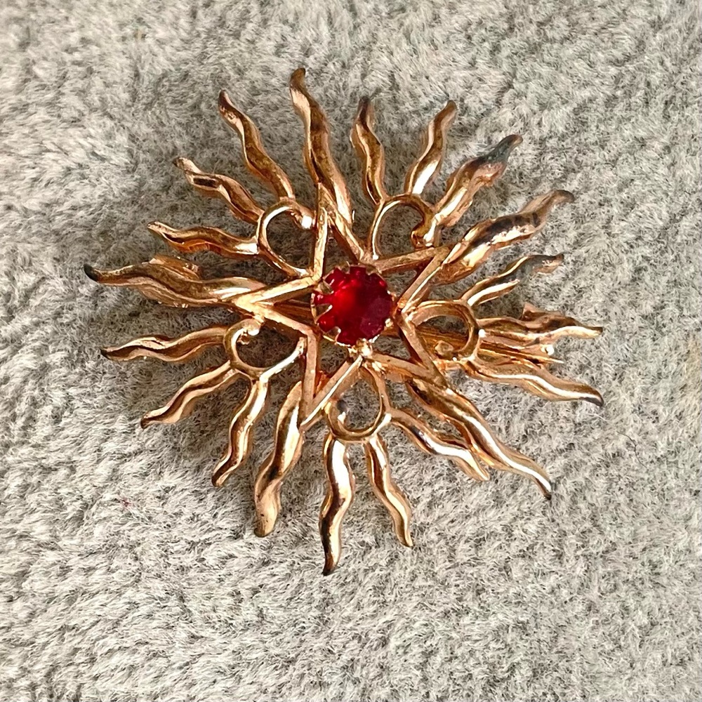 Vintage Gold Tone and Red Stone Star Burst Flower Brooch